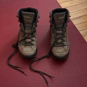 Lowa Women’s renegade GTX Mid Hiking Boot